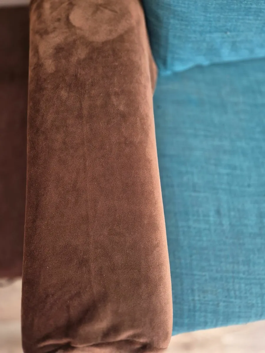 FREE Sofa and curtains - Image 4