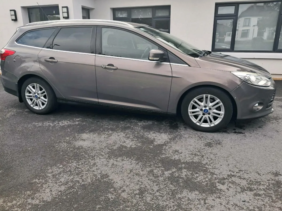 FORD FOCUS TITANIUM EST 140BHP - Image 2