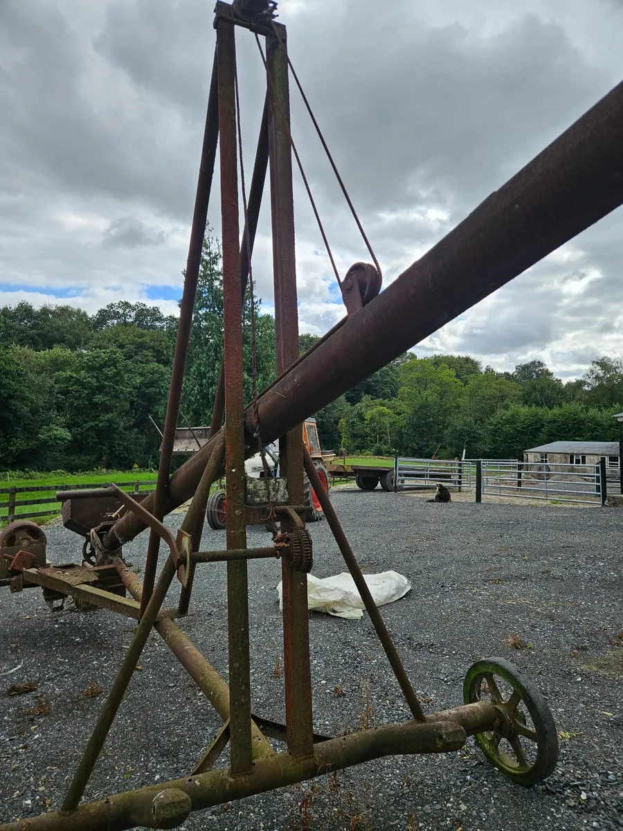 Mobile 30ft auger - Image 1