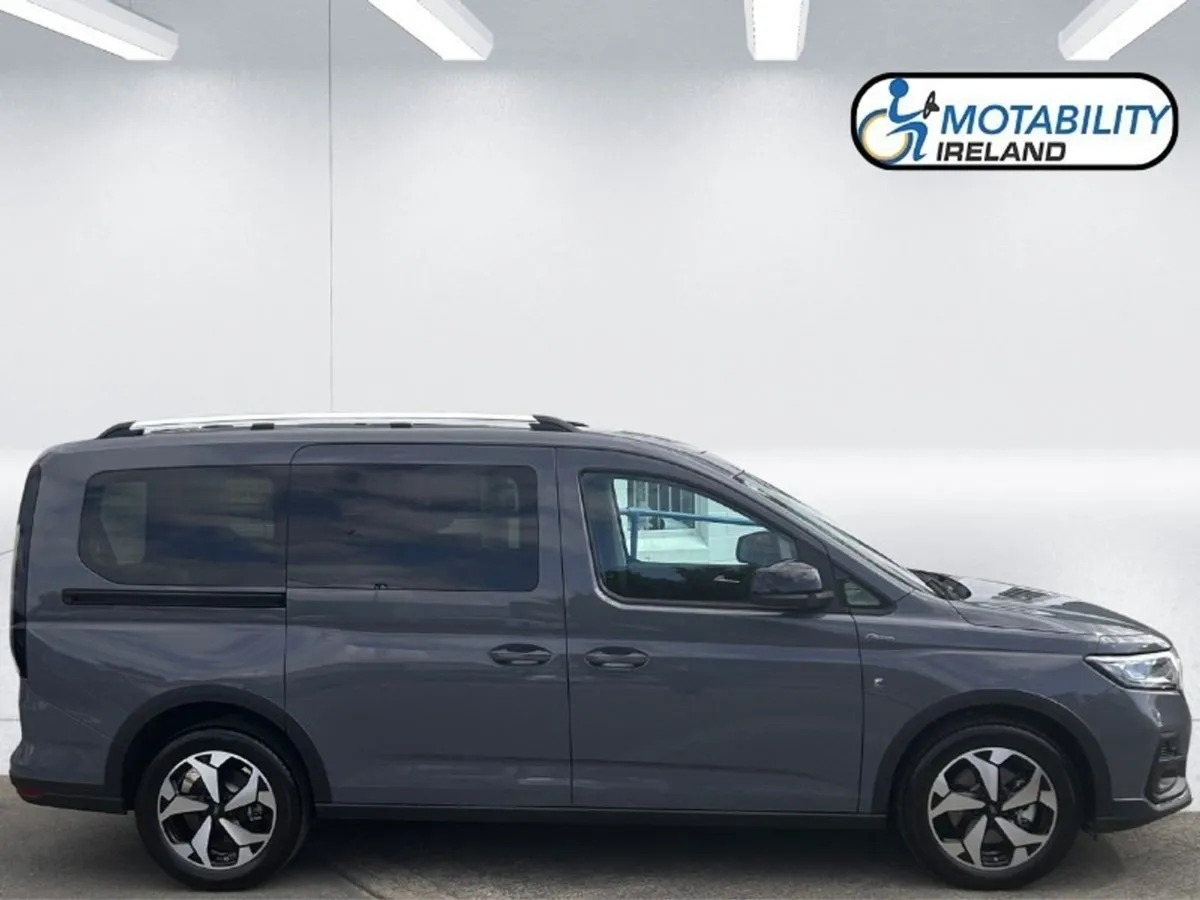 Ford TOURNEO CONNECT Active Wheelchair Accessible - Image 3