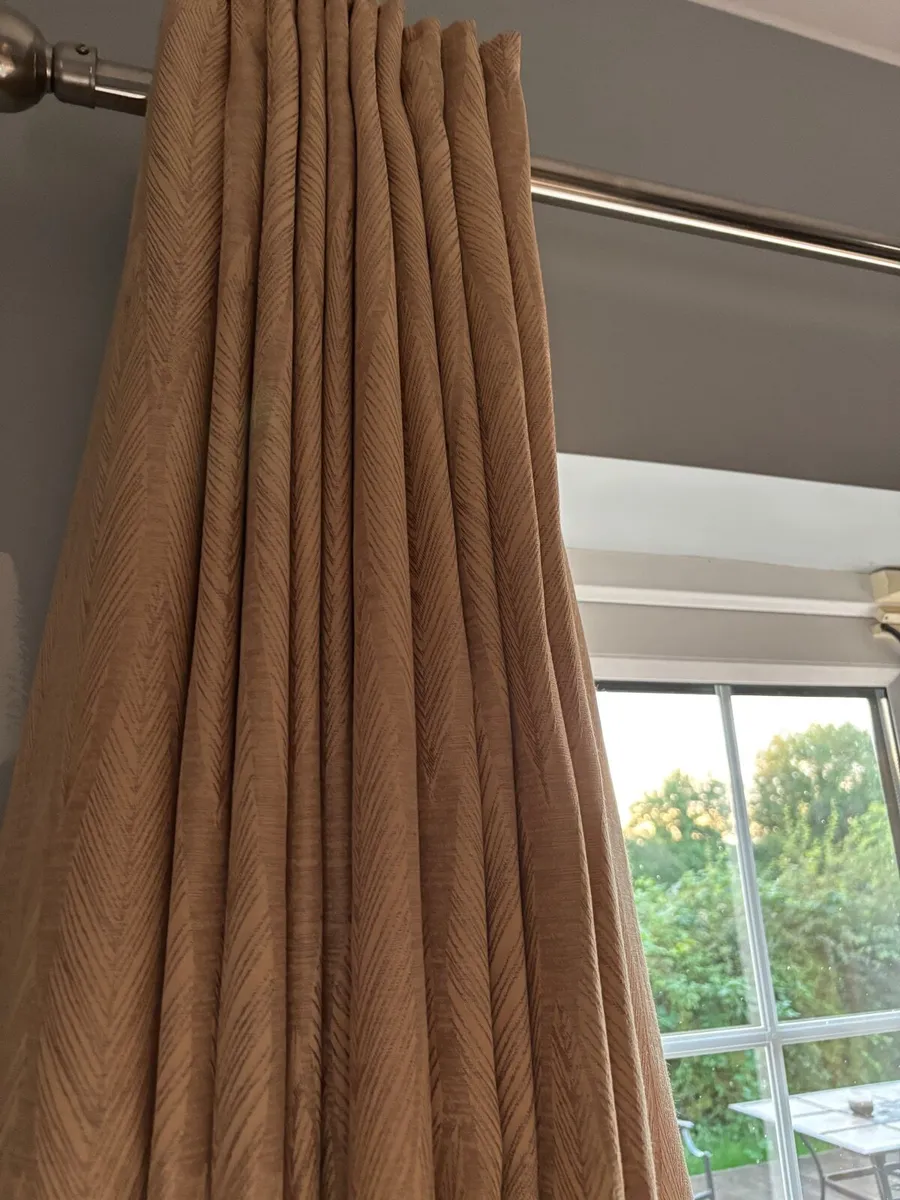 Curtains - Image 2