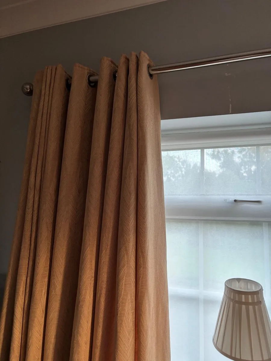 Curtains - Image 3