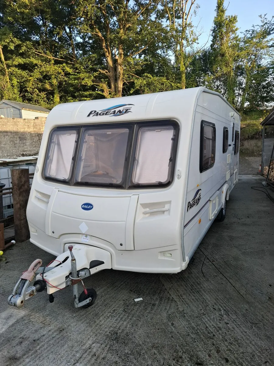 Bailey pageant caravan series 5 - Image 1