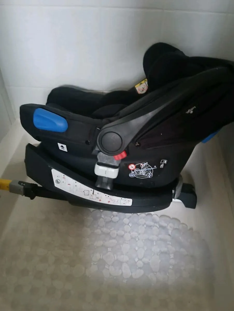 Babylon  isofix car seat like New - Image 1