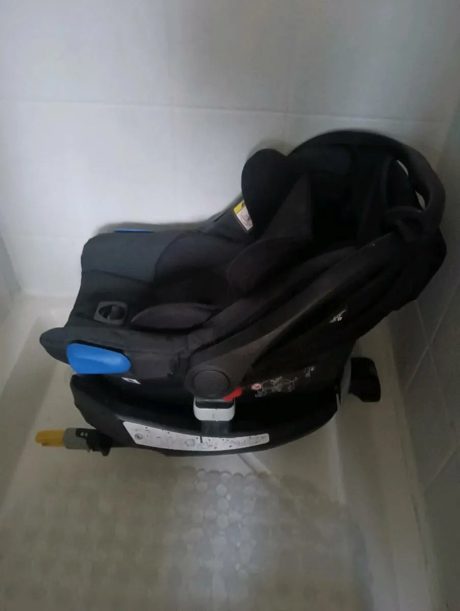 Babylon  isofix car seat like New - Image 2