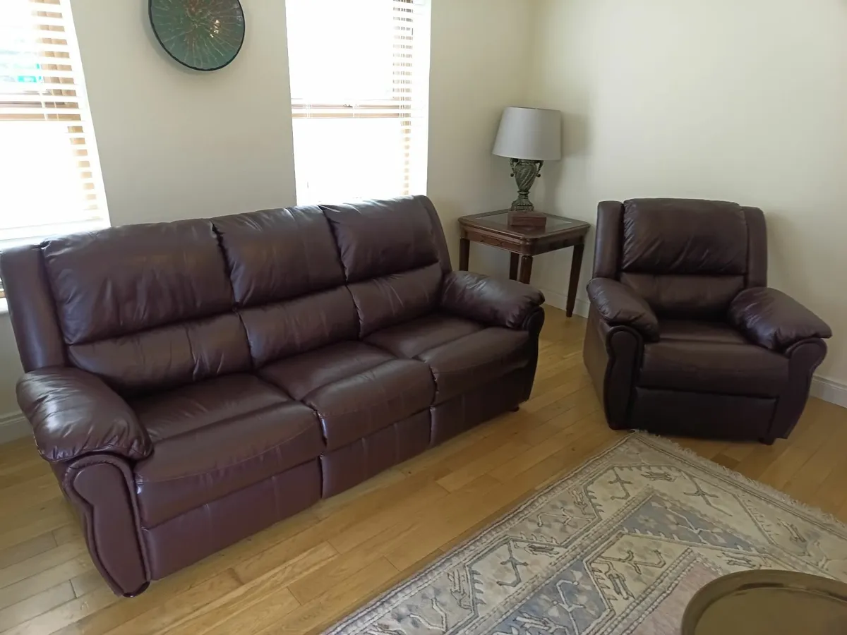 Leather couch - Image 1