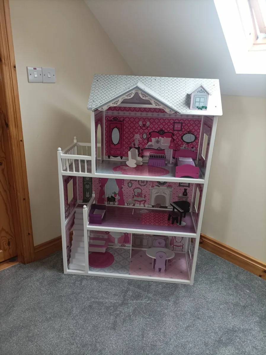 Dolls house, paw patrol, desk - Image 1