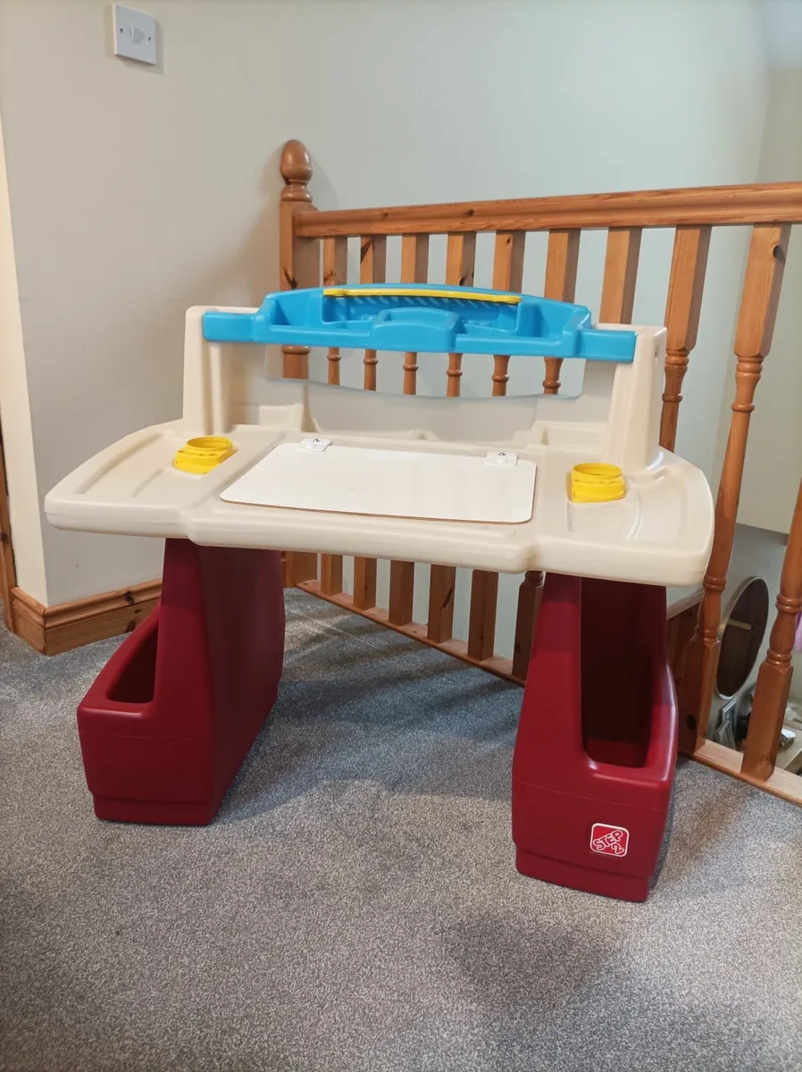 Dolls house, paw patrol, desk - Image 4