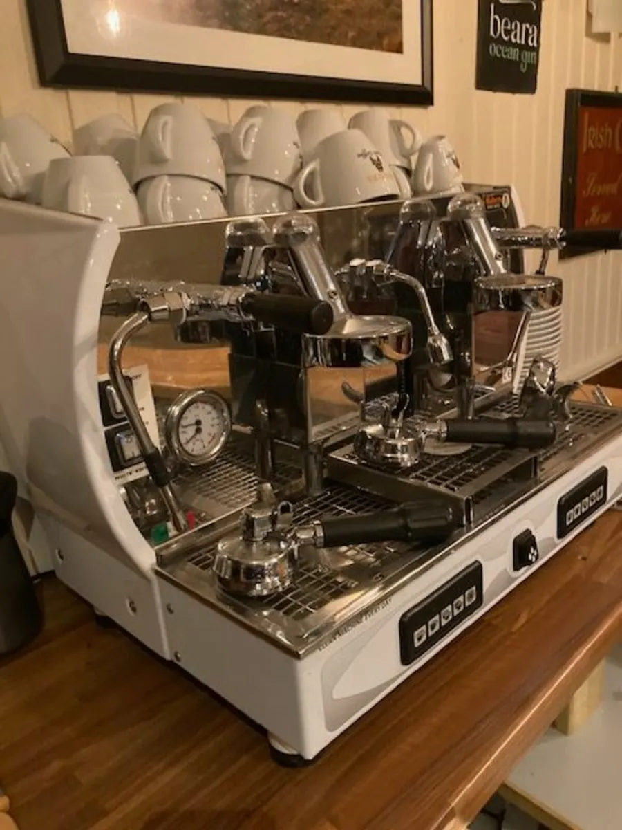 Barista 2 group coffee machine - Italian - Image 1