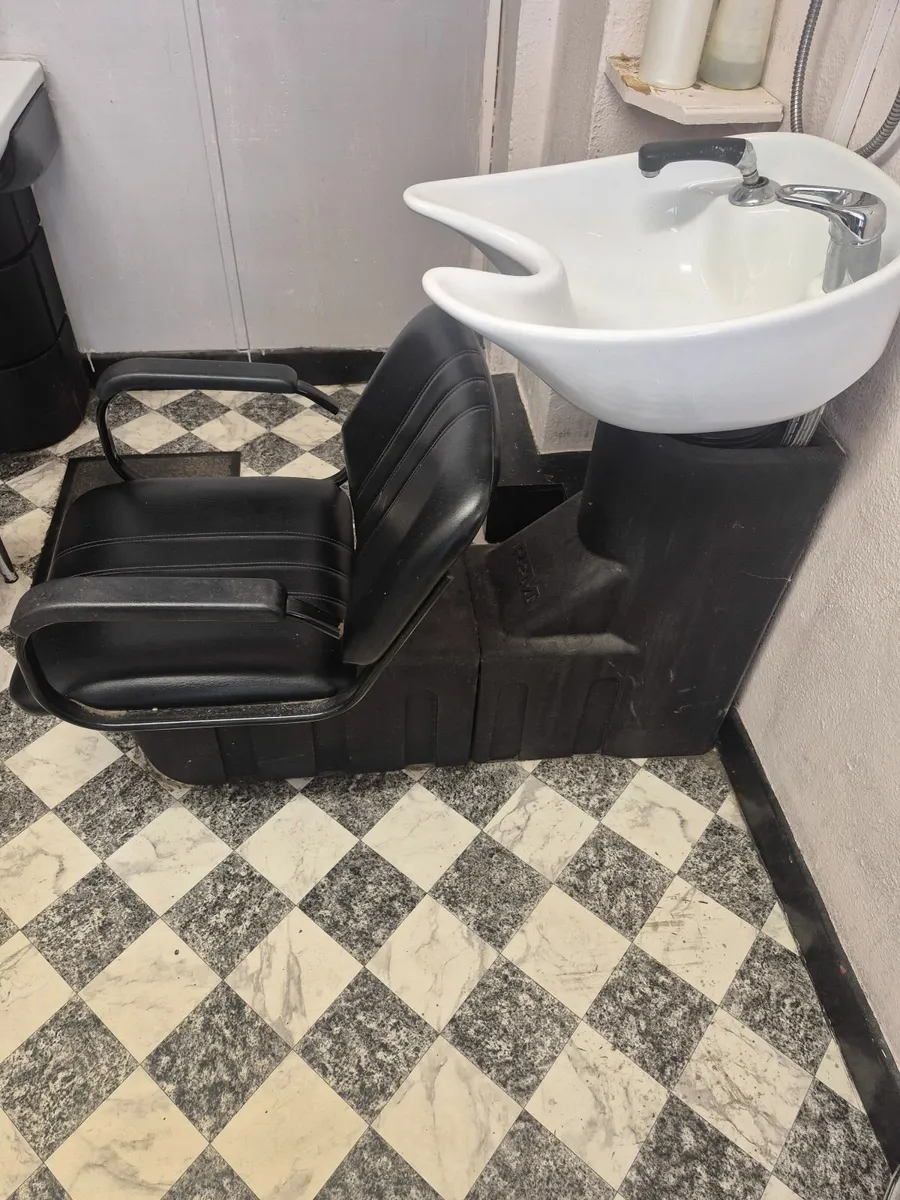 REM Backwash unit - Hairdressing equipment - Image 1