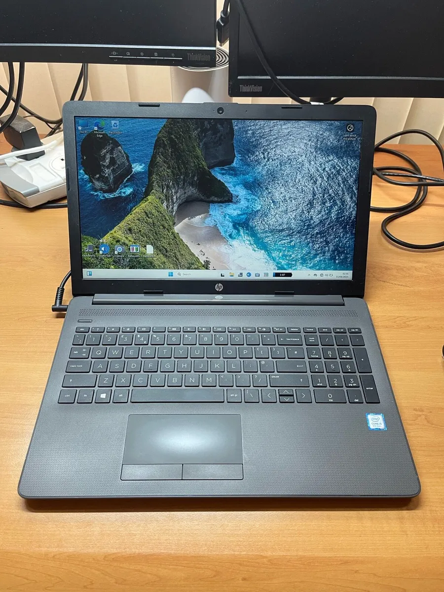 HP laptop i5 pro 8-256 win 11 pro - Image 1