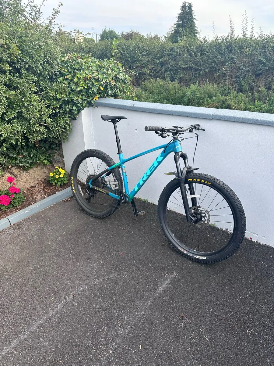 Trek Roscoe 7 Plus Tyre Mountain Bike - Image 1
