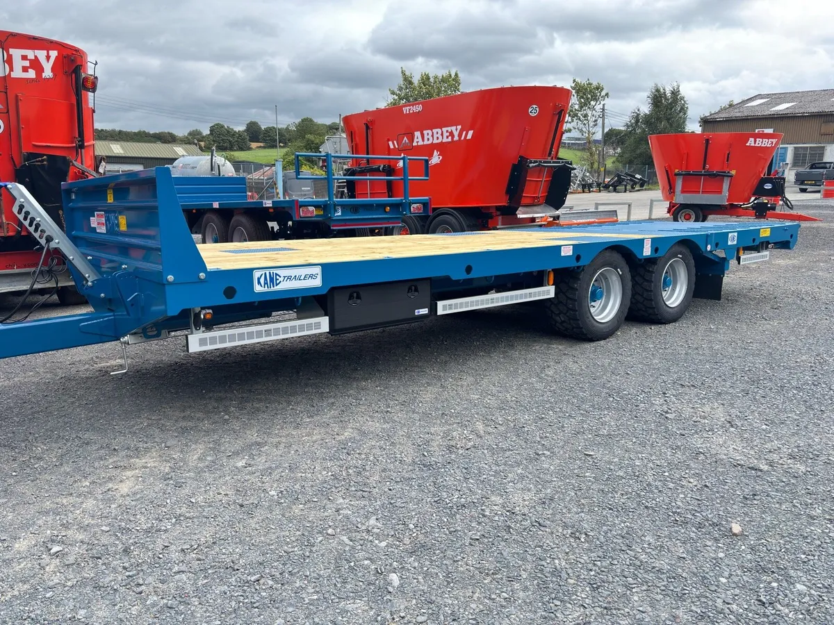 New Kane 26FT Hydraulic Beaver Tail Low Loader - Image 1
