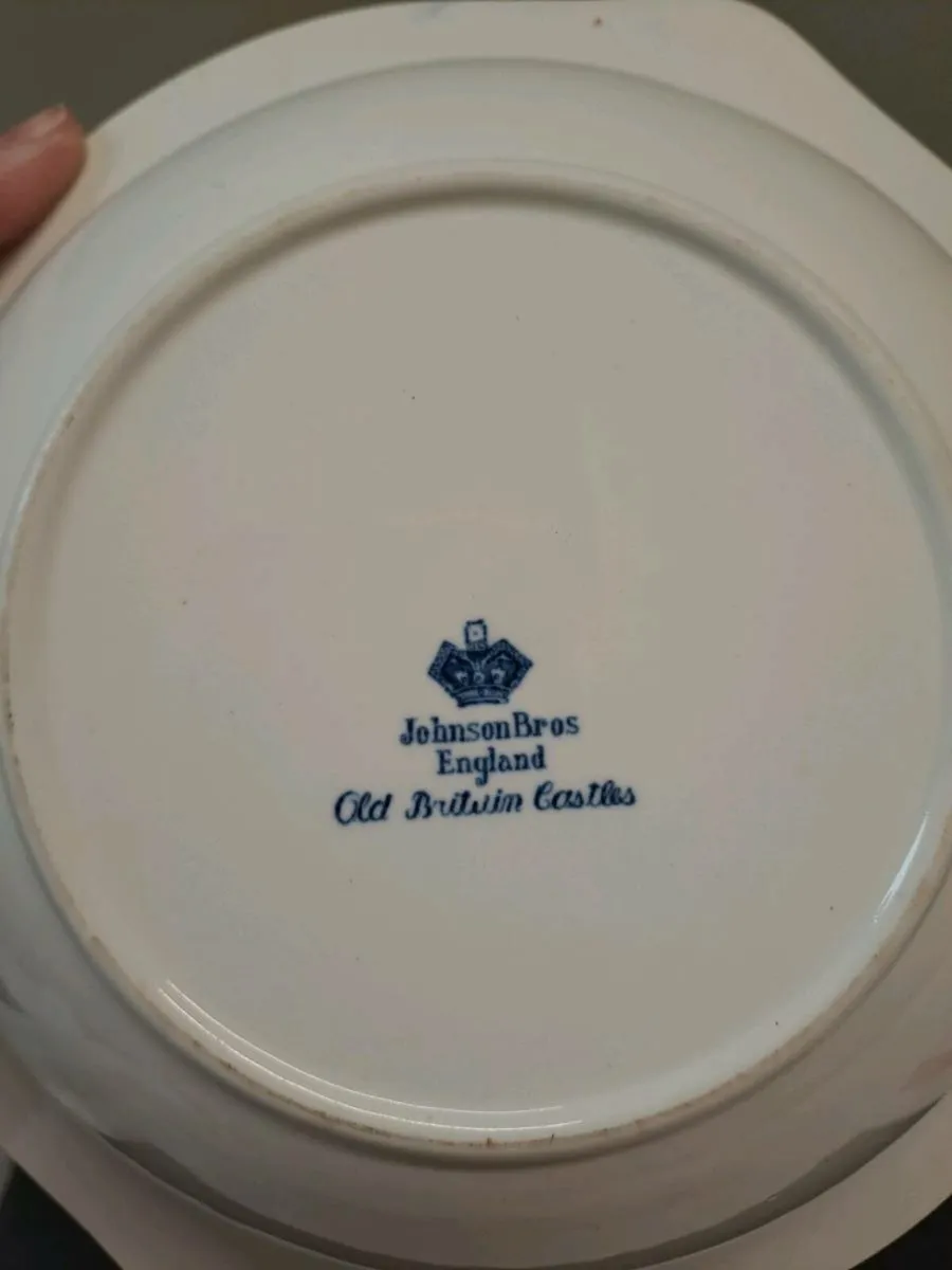 Johnson Brothers Bolsover Castle serving bowl - Image 3