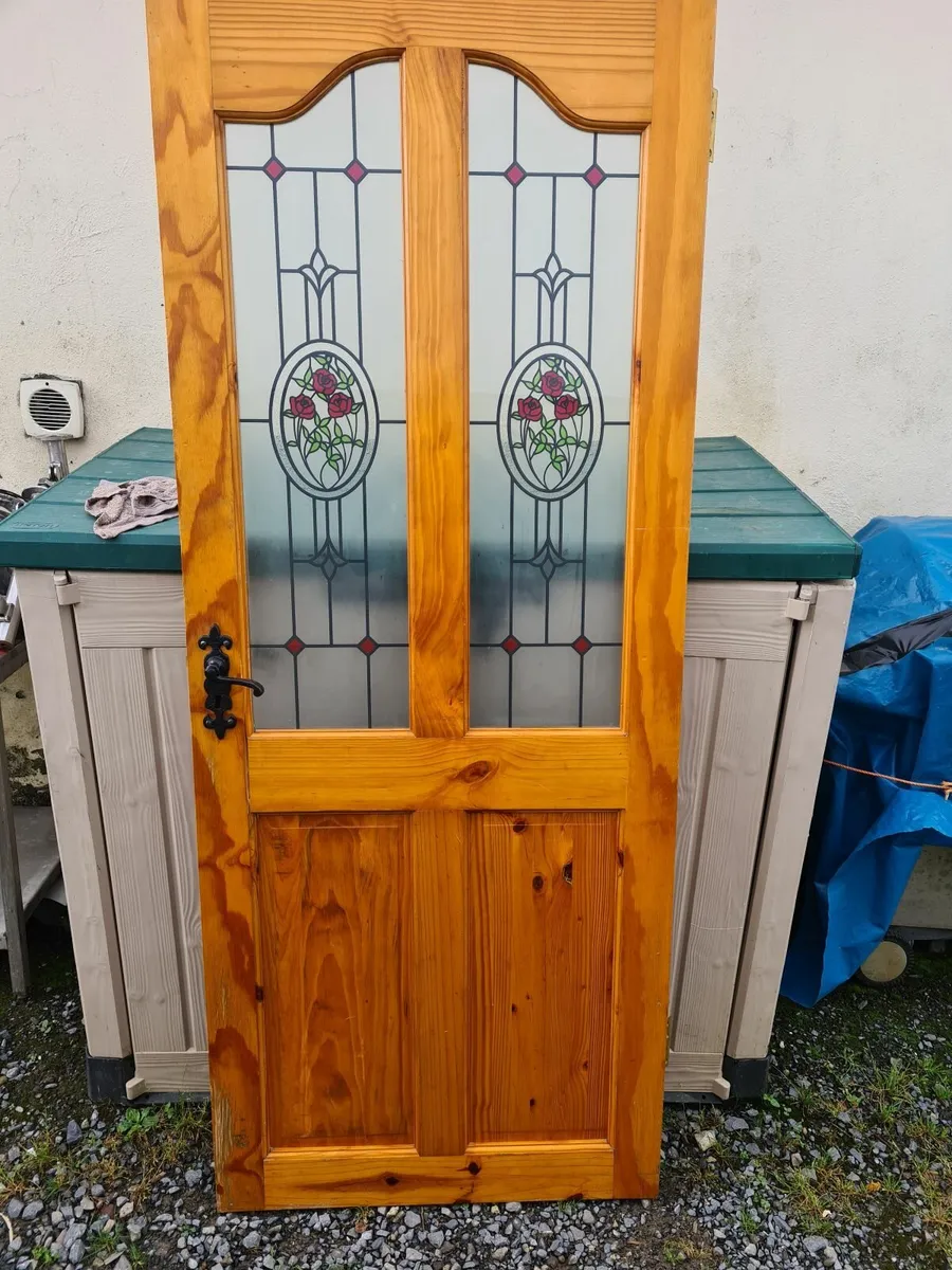 Internal pine doors with decorative glass - Image 1