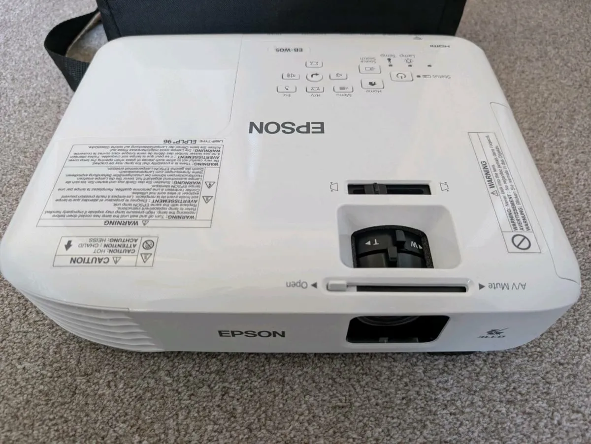 Epson Projector  EB w05 - Image 1