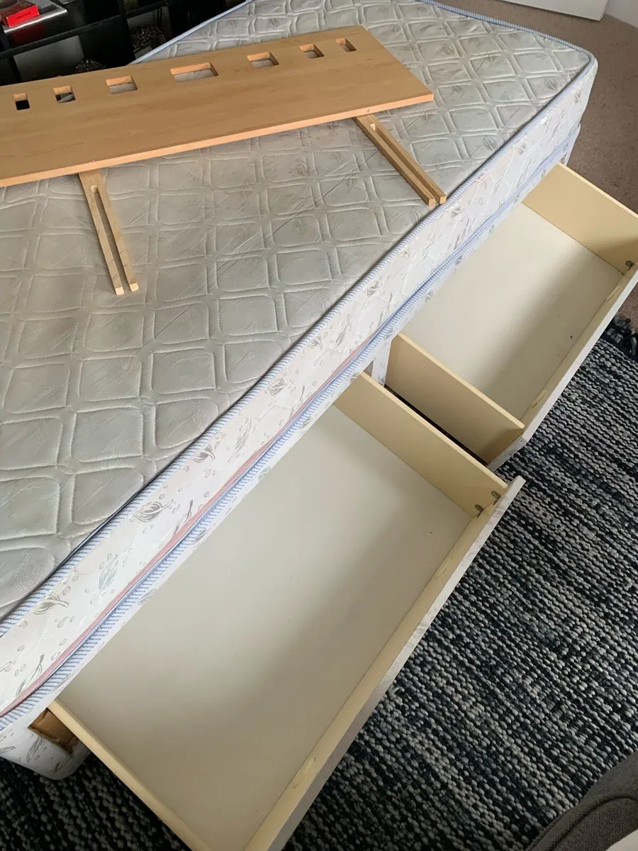 Single bed, mattress and headboard - Image 3