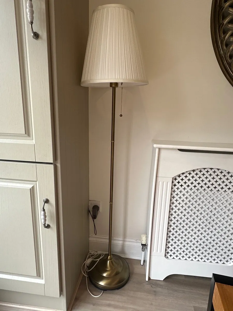 Floor lamp