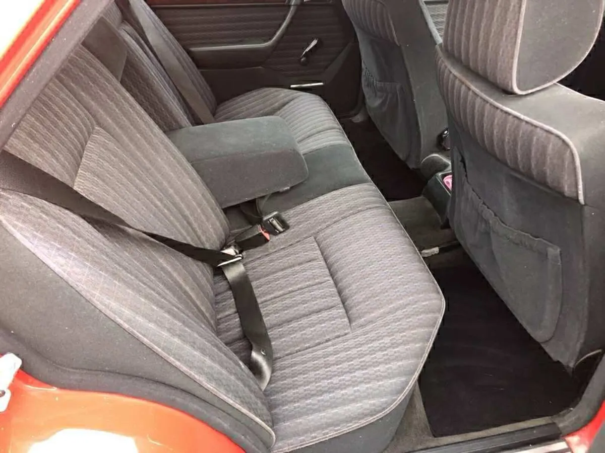 Mercedes-Benz E-Class 1993 - Image 2