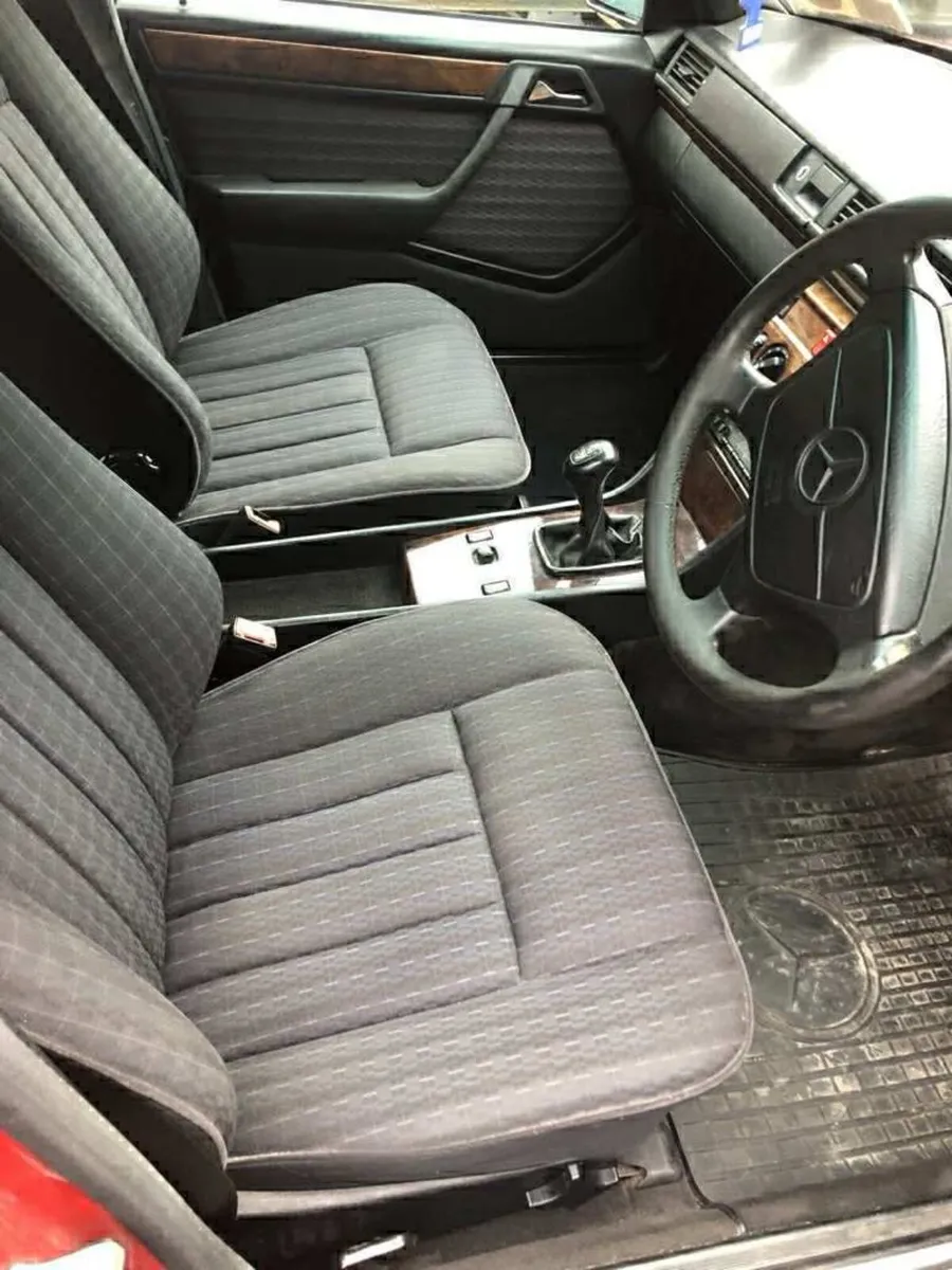 Mercedes-Benz E-Class 1993 - Image 3