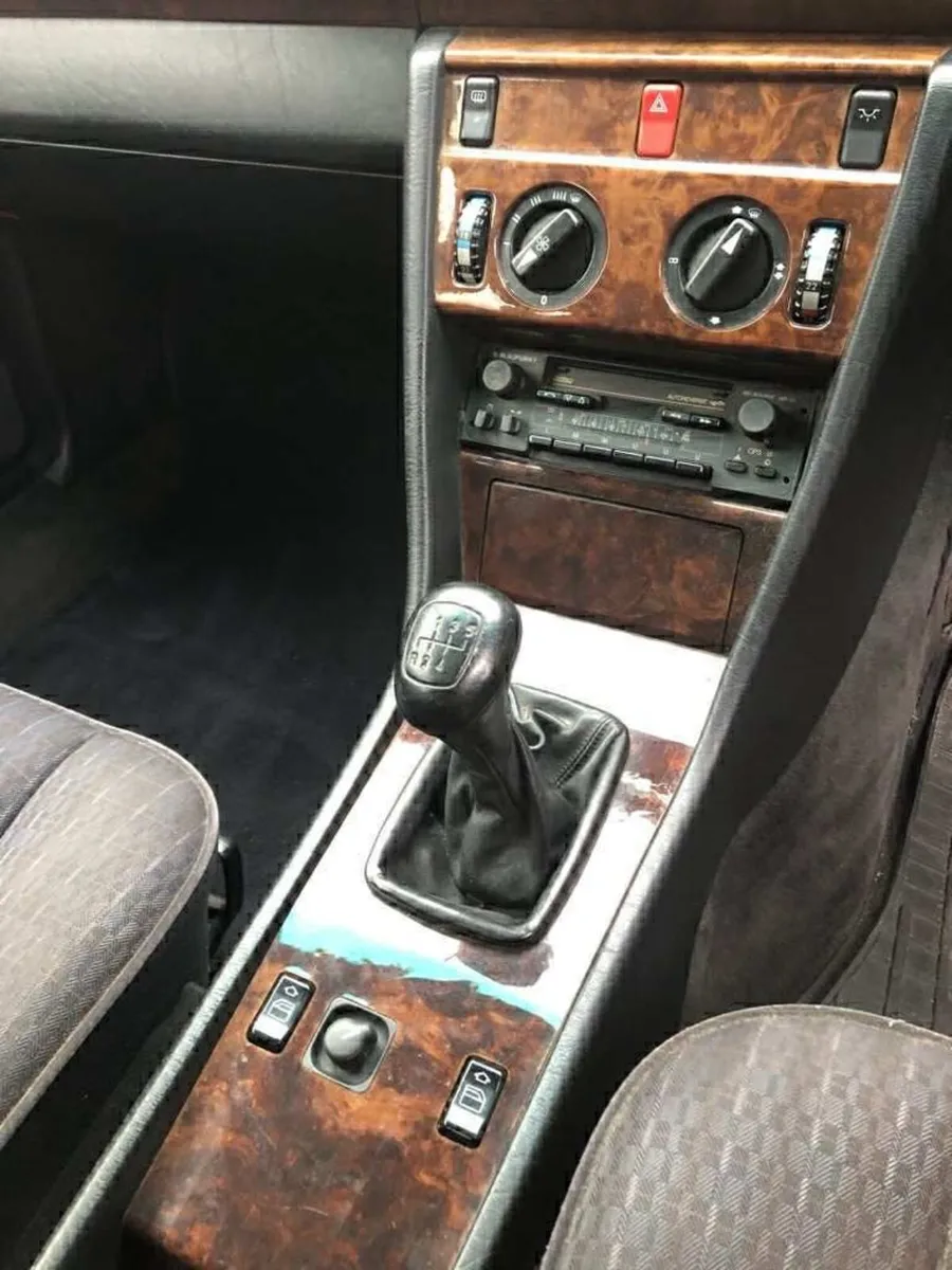 Mercedes-Benz E-Class 1993 - Image 4