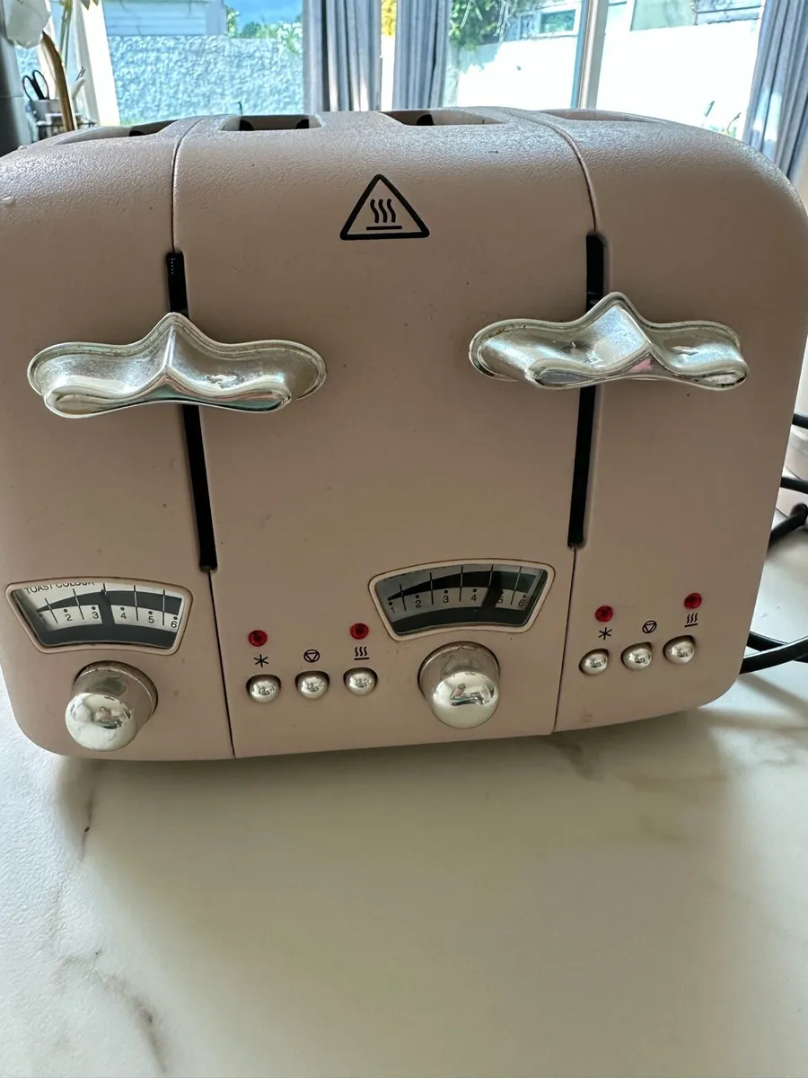 Delongi Toaster & Kettle - Image 2