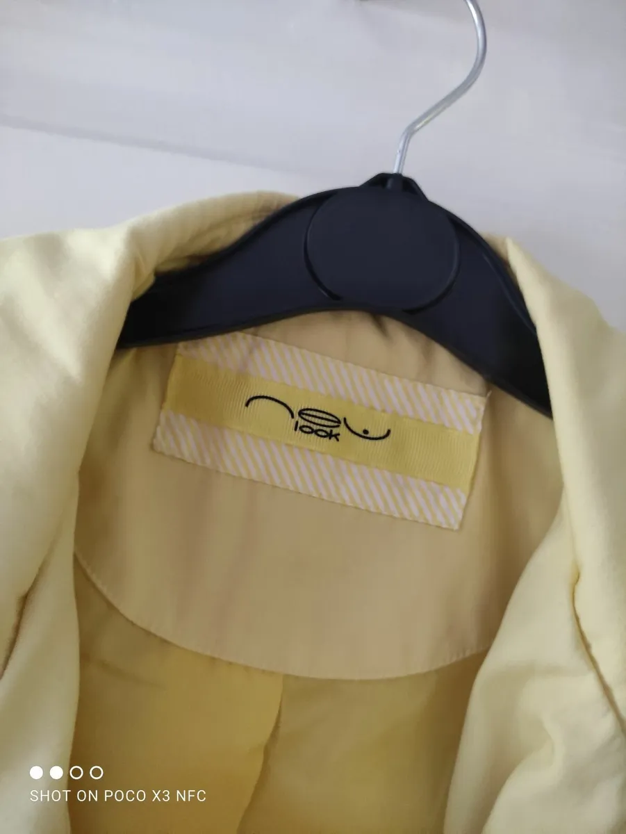 New look yellow coat size fits Xs s worn once - Image 1