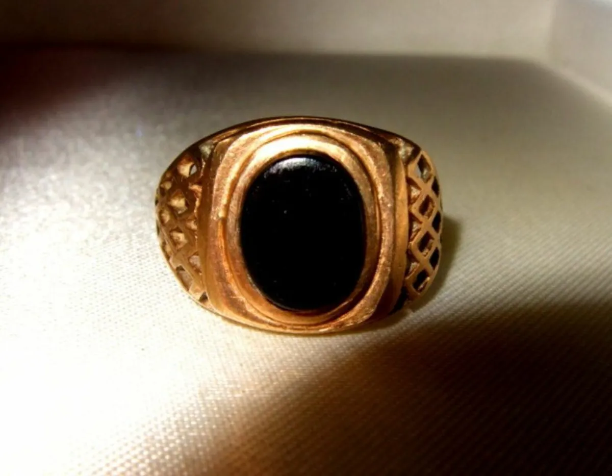 Vintage Gentlemans Hallmarked Signet Ring - Image 1