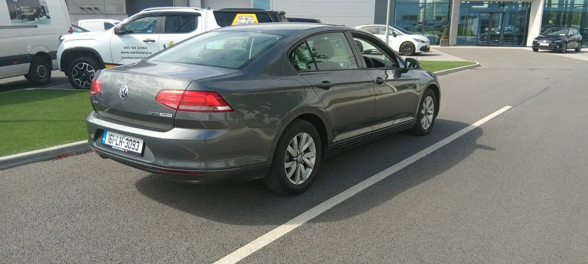 161 volkswagen  passat - Image 4