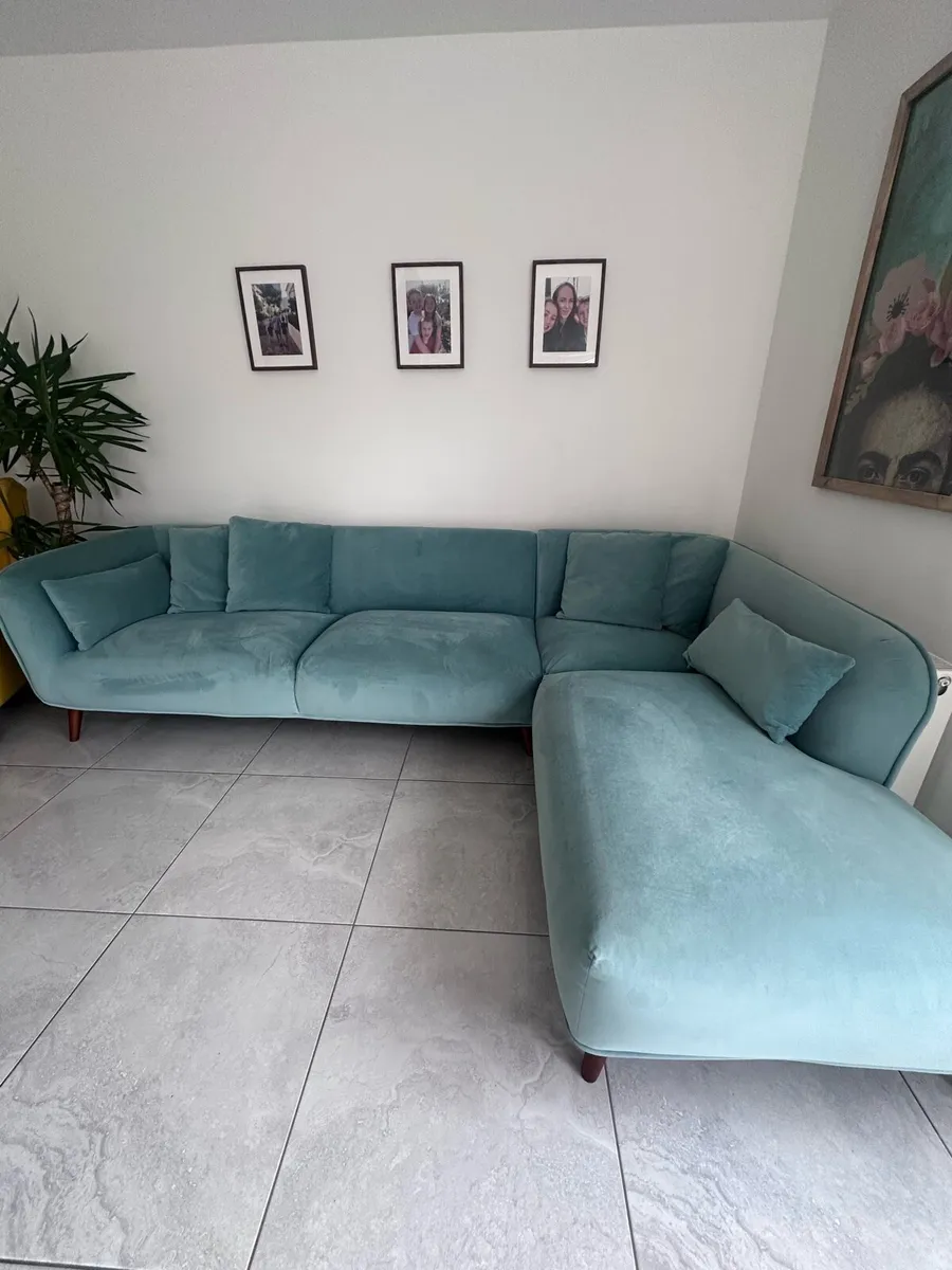 L Shaped Sofa Green velvet - Image 2