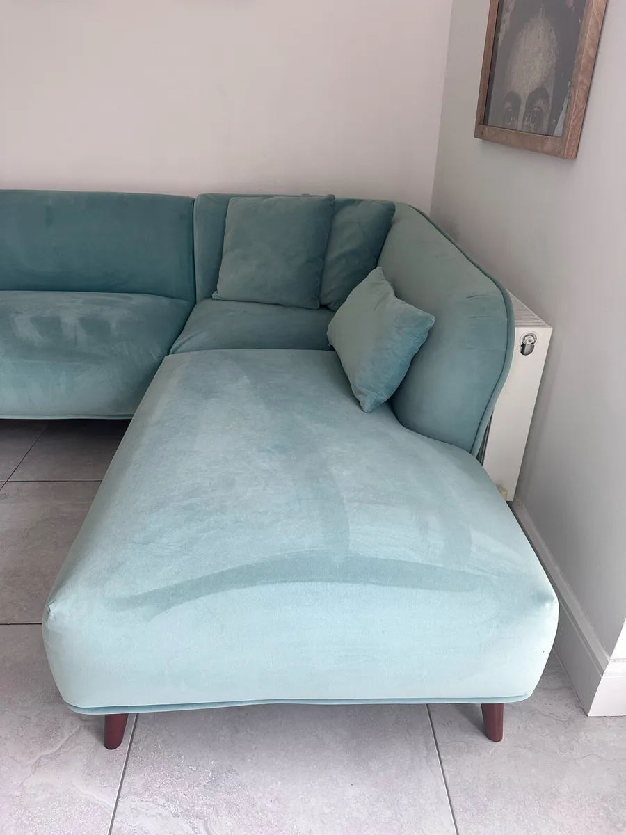 L Shaped Sofa Green velvet - Image 3