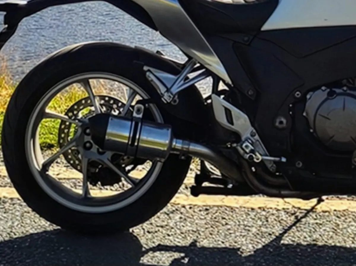 Honda VFR1200F exhaust muffler - Image 4