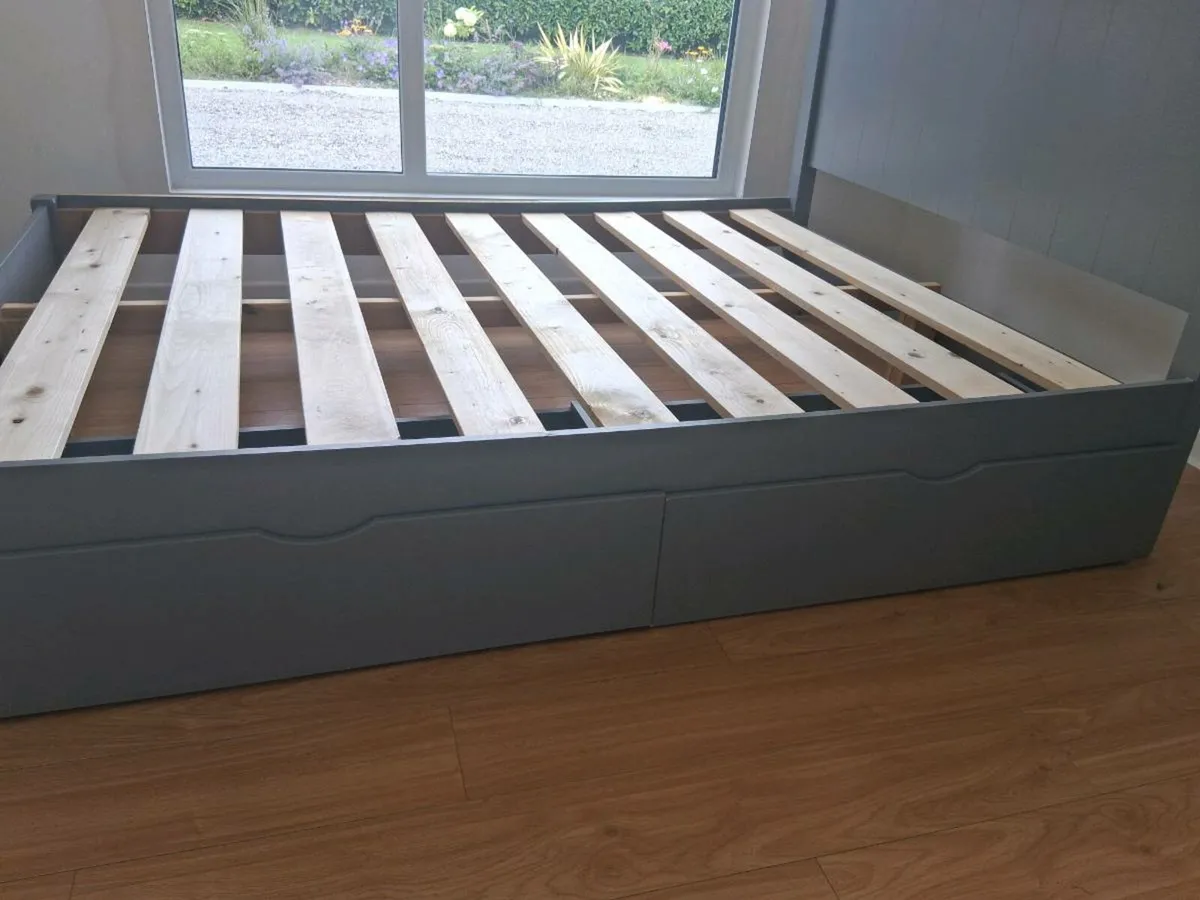 Double bed - Image 1
