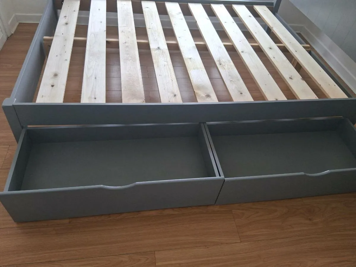 Double bed - Image 2