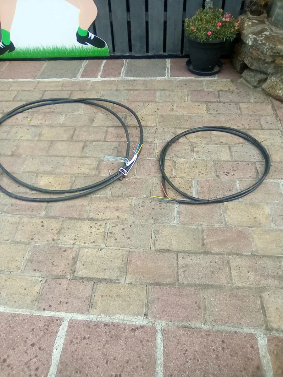 7. METRES.  3. X. 16. AND 4 METRES  3 X 10 CABLE - Image 2