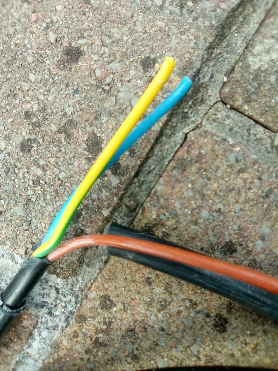 7. METRES.  3. X. 16. AND 4 METRES  3 X 10 CABLE - Image 4