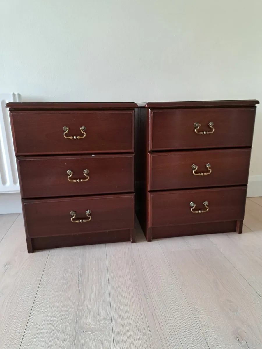 Bedside lockers