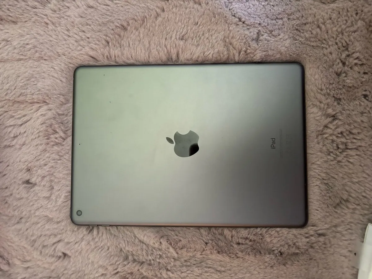 iPad - Image 2