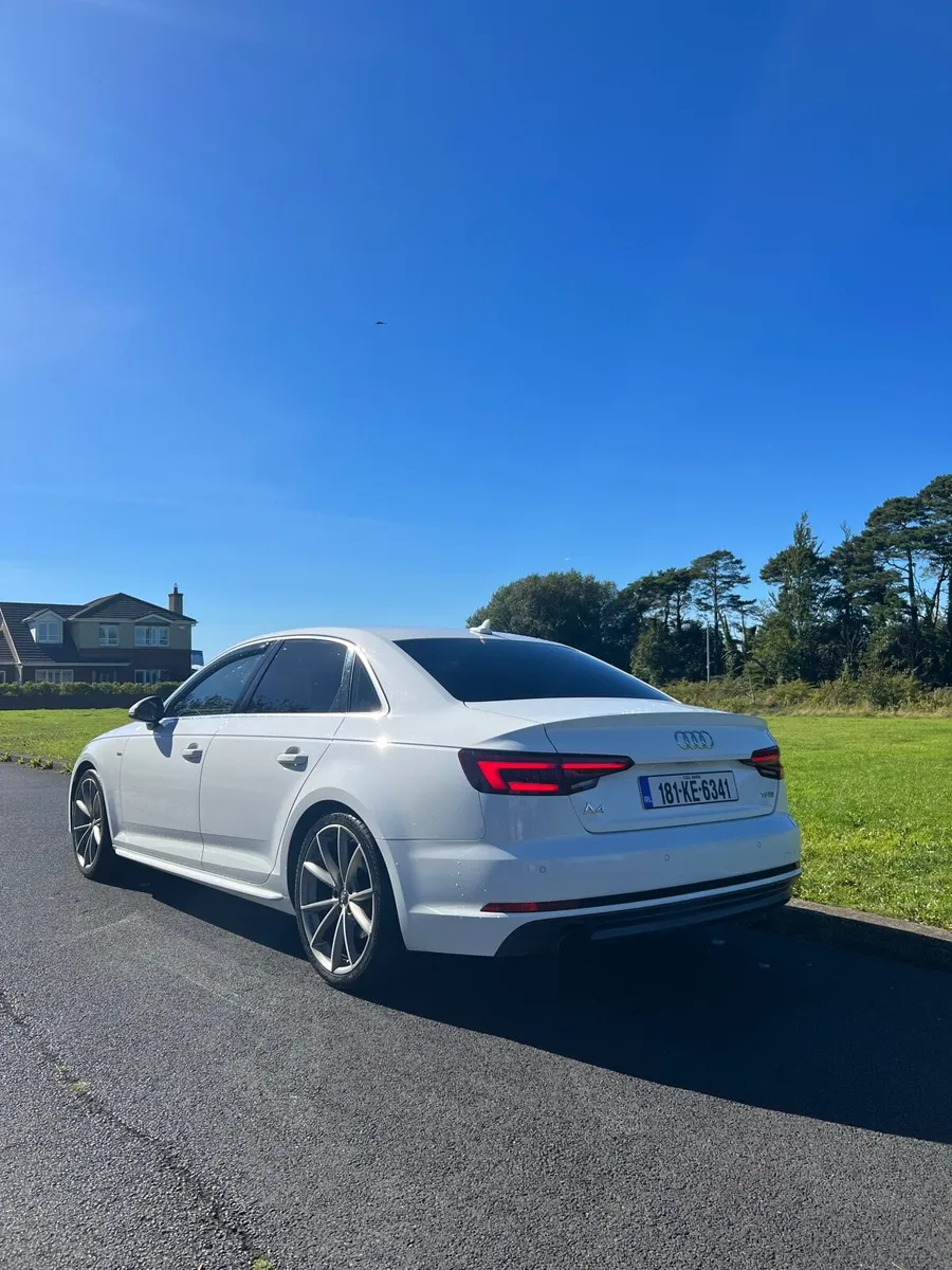 Audi A4 Black edition S-line - Image 2