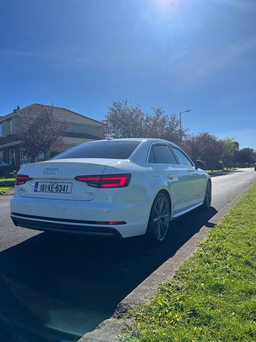 Audi A4 Black edition S-line - Image 4