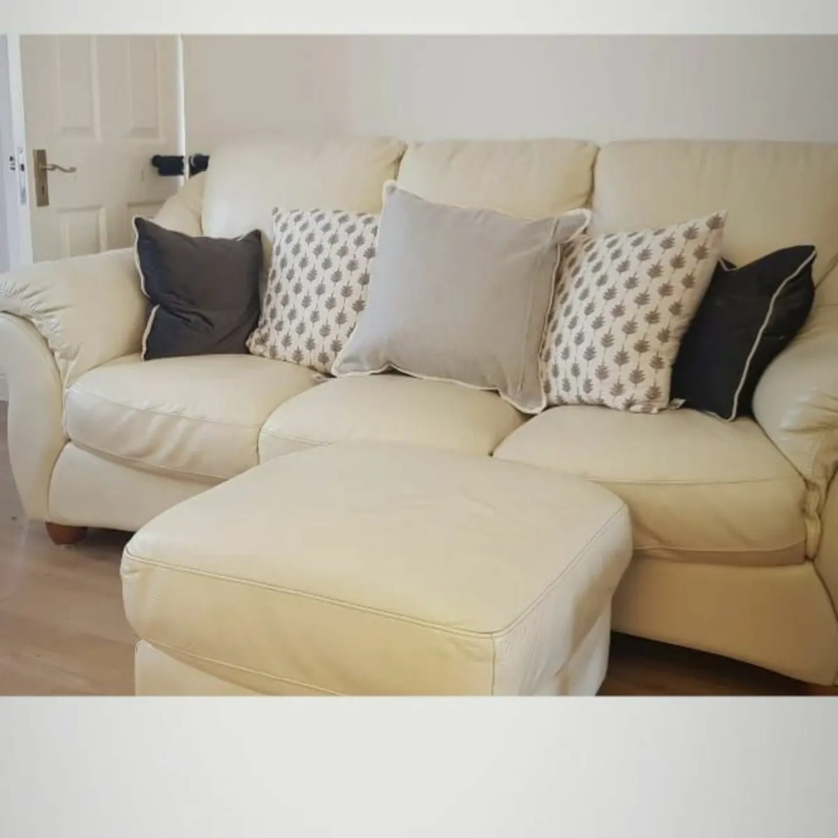 3 piece suite - Image 1