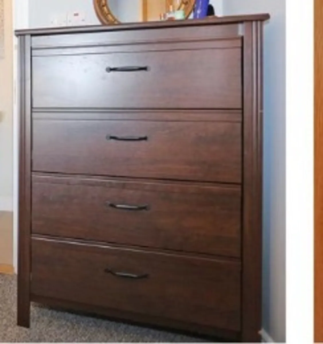 Chest of drawers