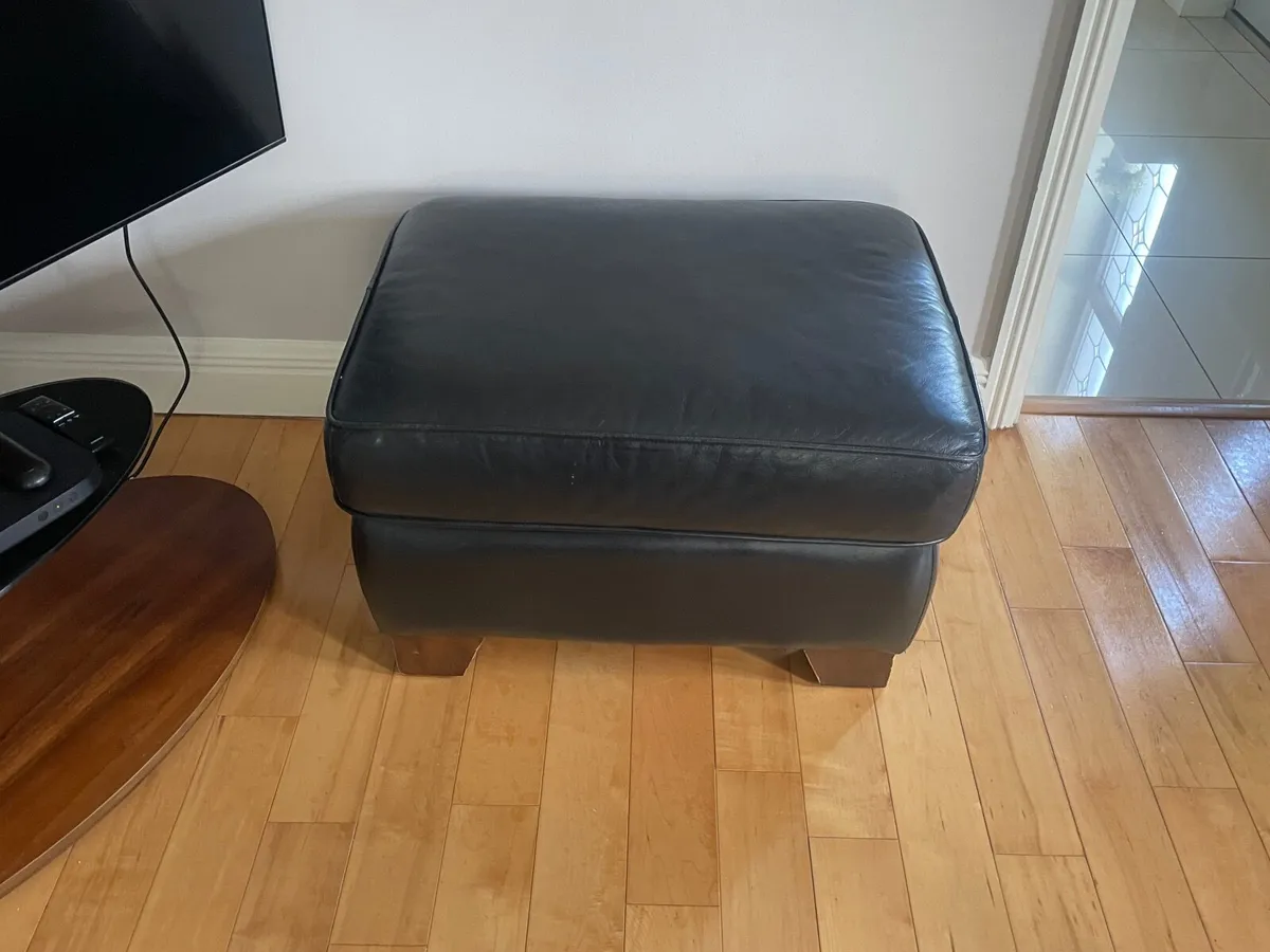 Sofas and coffee table - Image 2