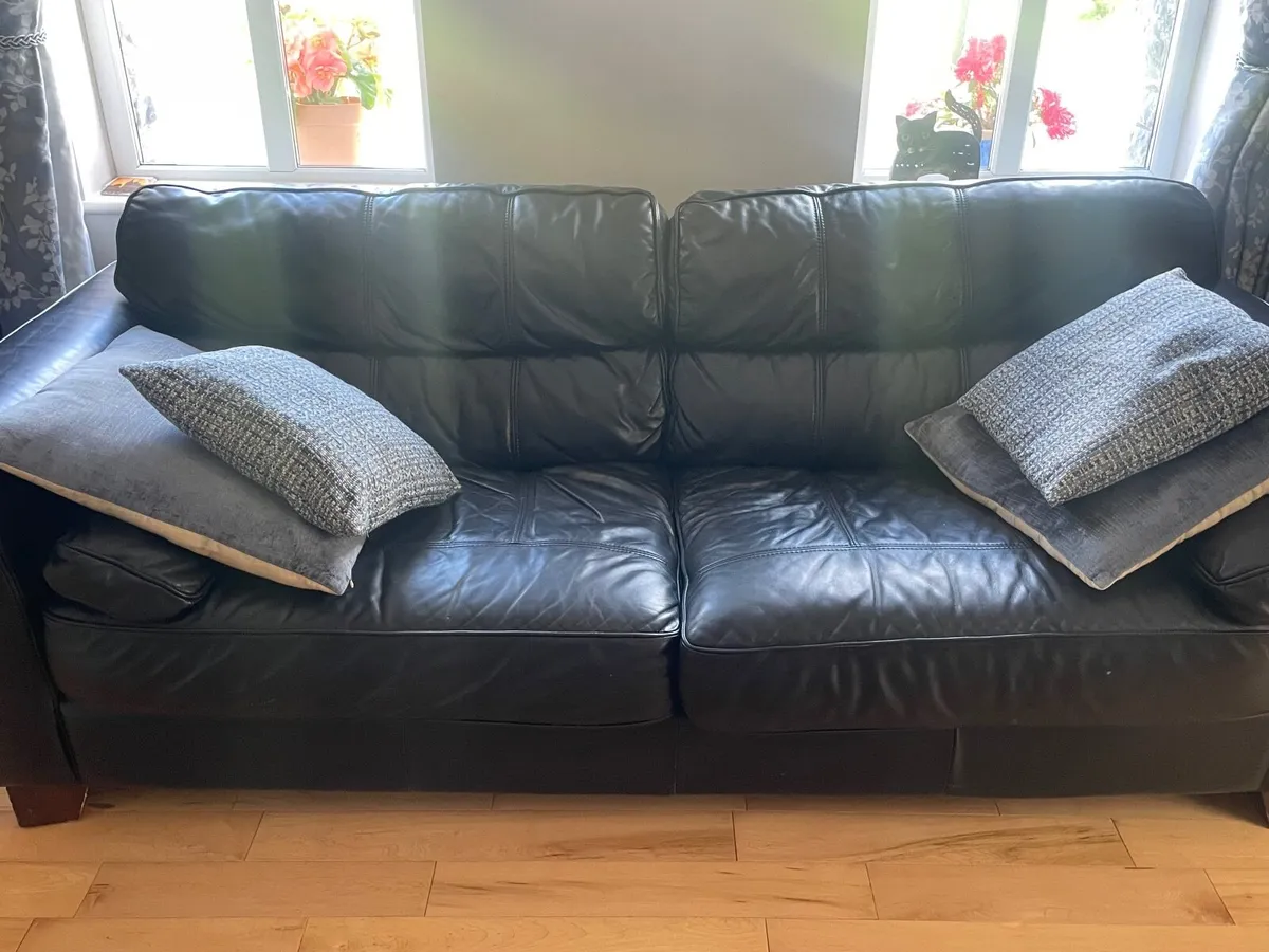 Sofas and coffee table - Image 1