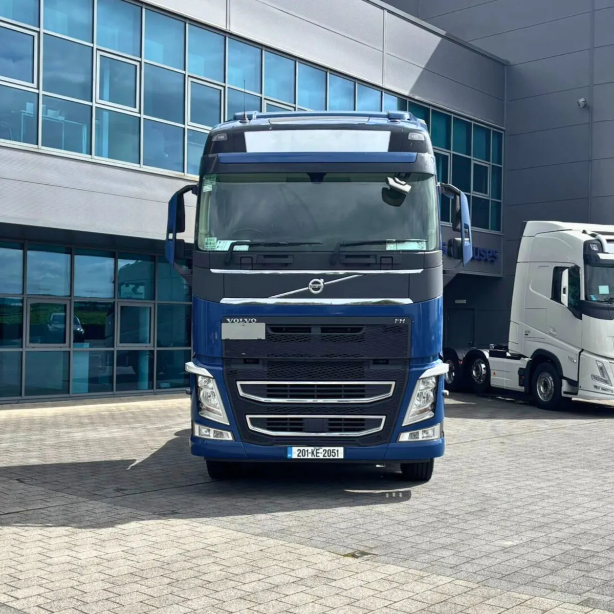 Volvo FH460 4X2 - Image 2