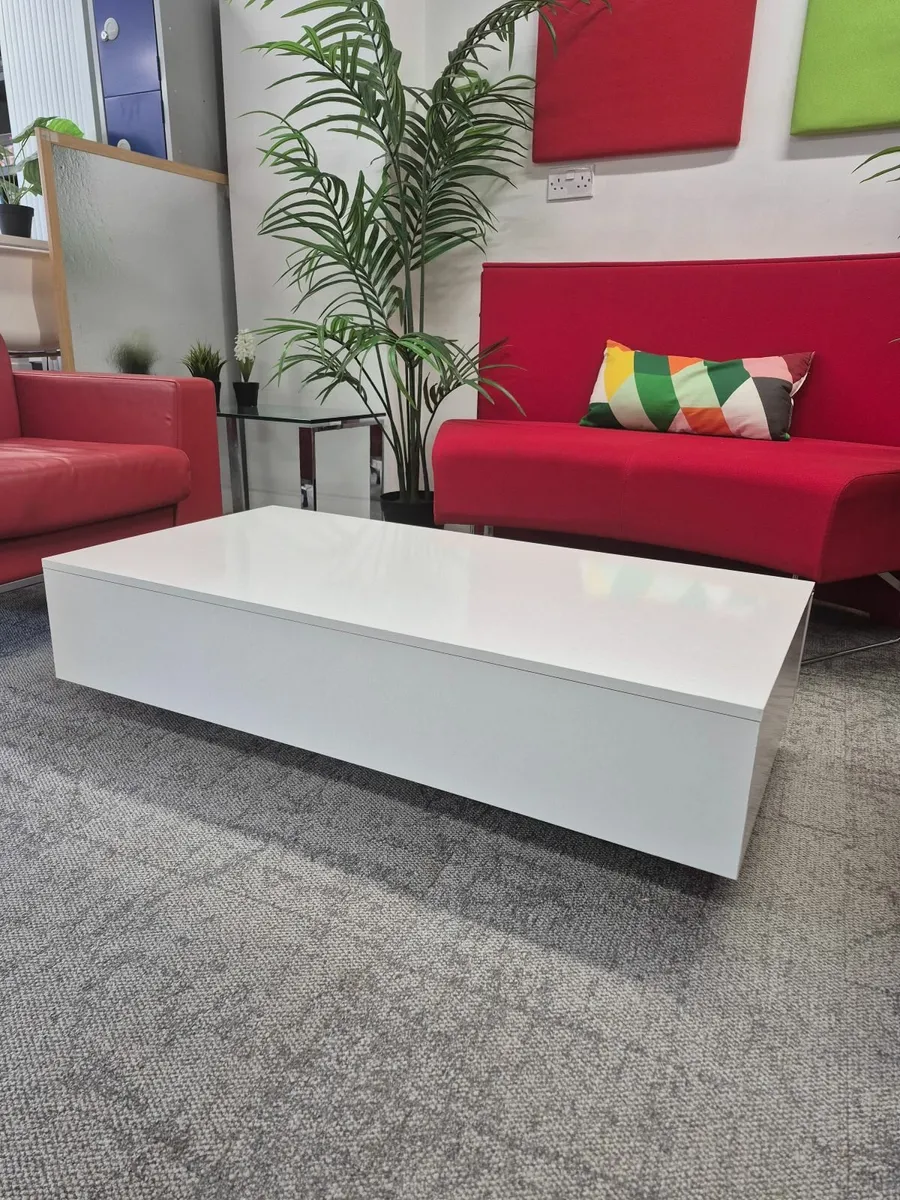 Reception Soft Furnishings - Image 4