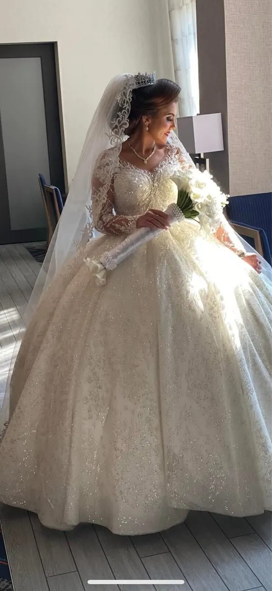 Wedding dress - Image 1
