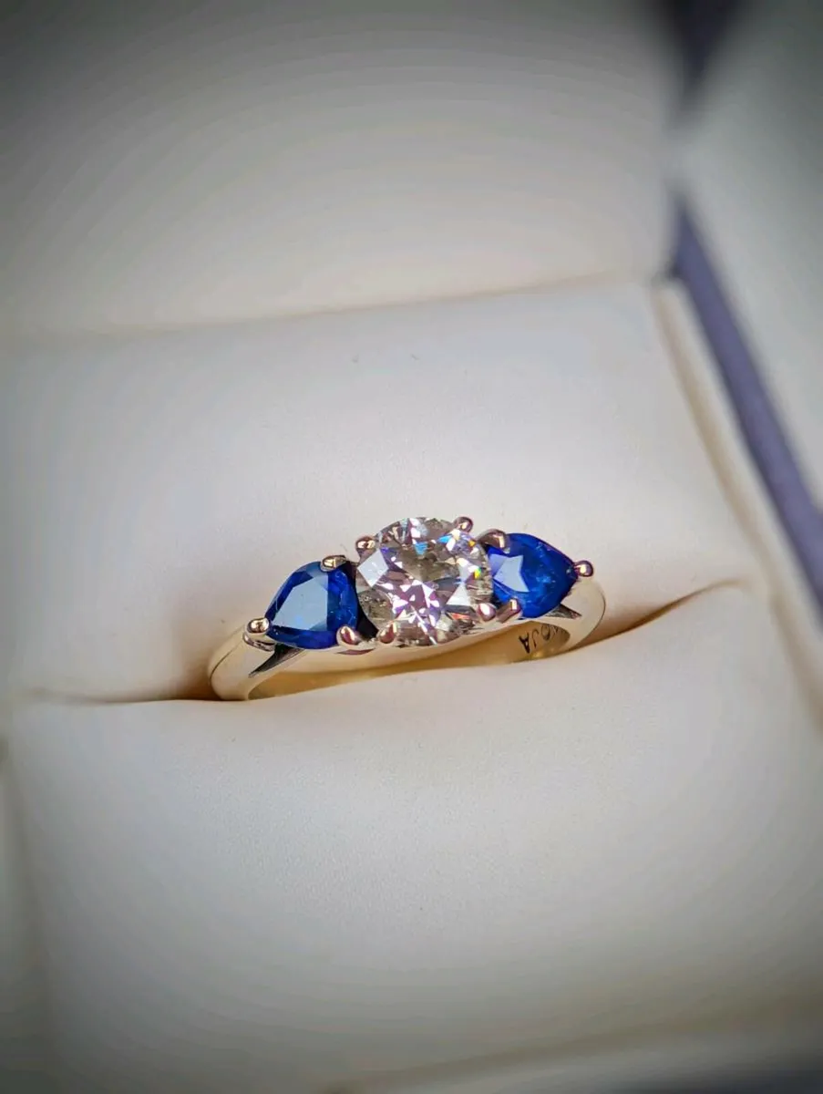 18 Carat Engagement Ring - Image 1