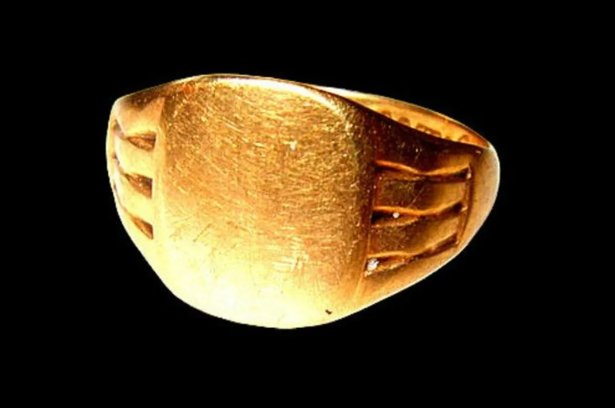 Vintage Traditional Hallmarked 9ct Gold Signet Rin - Image 2