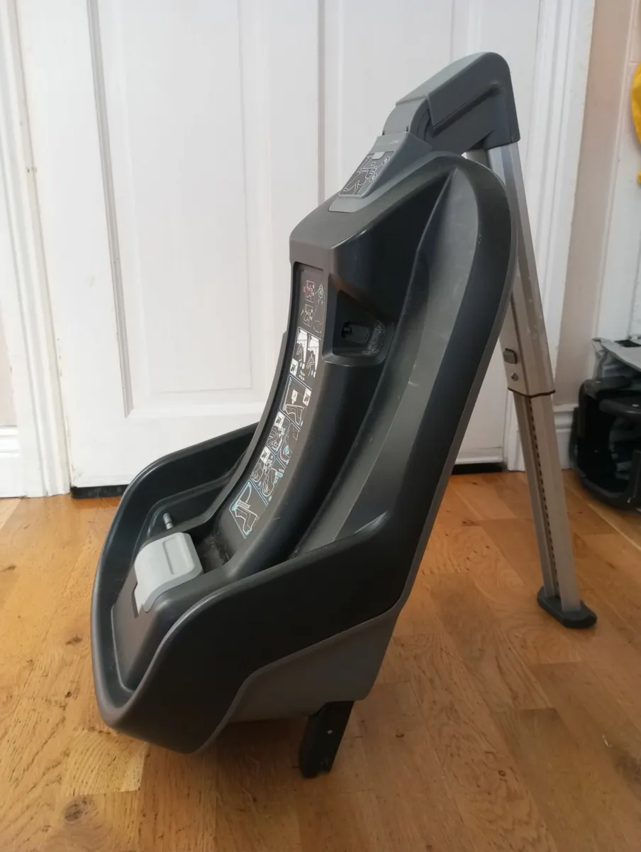 Uppababy Car Seat and Base - Image 1